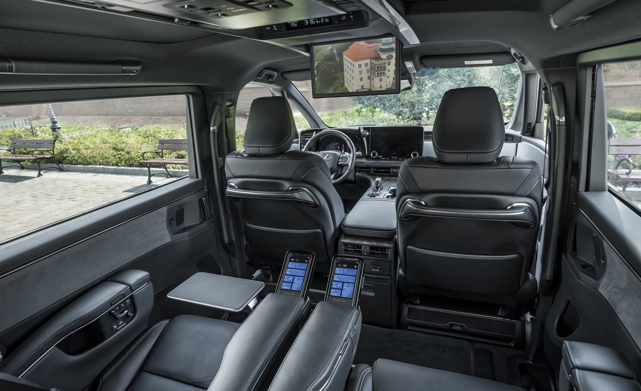 Lexus LM 350h 4WD 7 places Executive