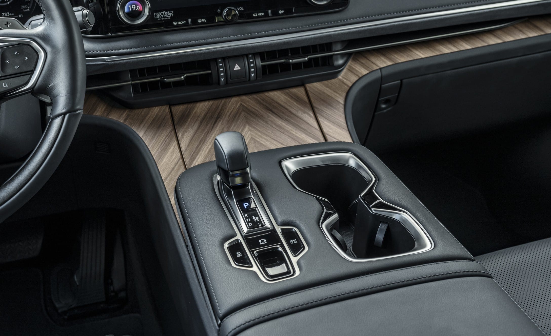 Lexus LM 350h 4WD 7 places Executive