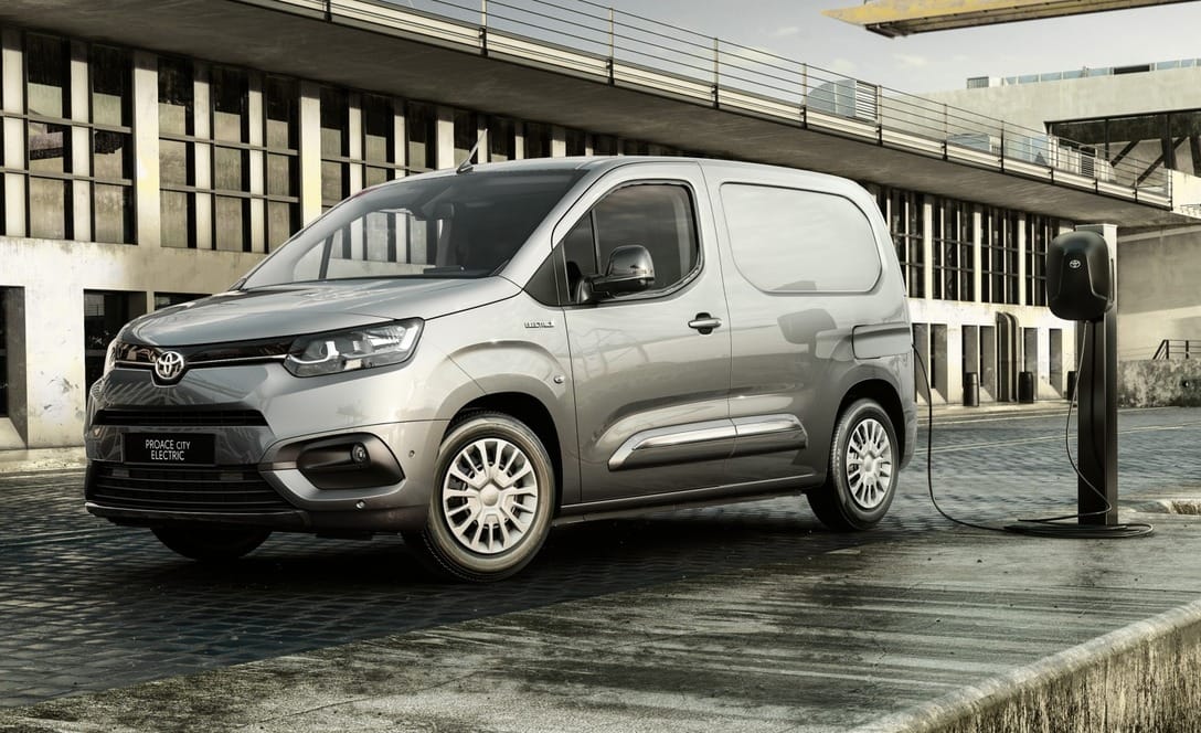 Toyota PROACE Combi Electric Medium 75 kWh Wheelchair Accessible