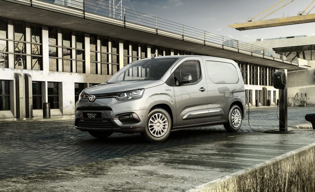 Toyota PROACE Combi Medium 2.2L 150 D-4D 6 Places TPMR