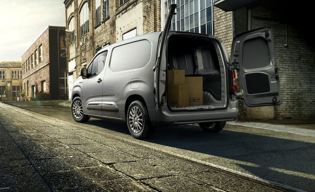 Toyota PROACE Combi Medium 2.2L 150 D-4D 6 Places TPMR